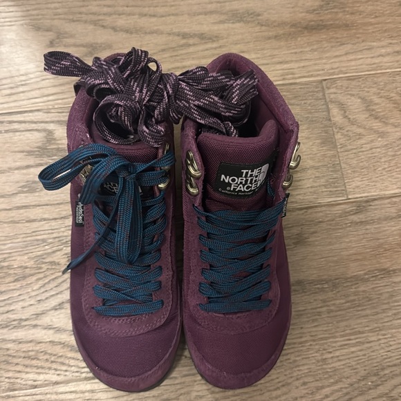 North Face, WaterProof boots, Purple,US6, EU37. - Picture 3 of 5